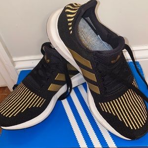Adidas swift run sneakers